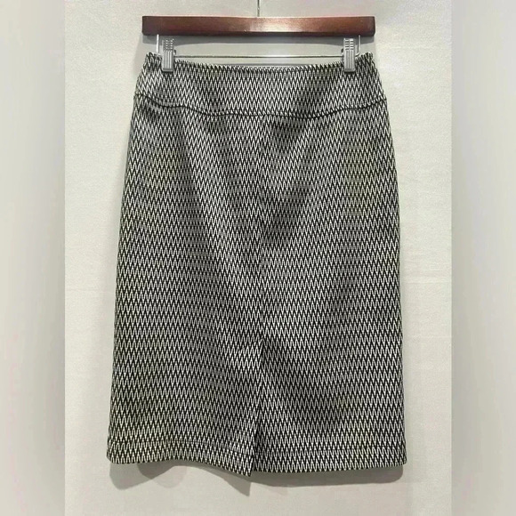 Soho Apparel Ltd Black and White Print Pencil Skirt - Size S - Picture 2 of 8